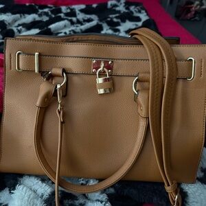 Jessie James concealed carry Leather Handbag